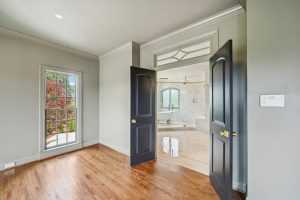 30-web-or-mls-Founders Dr-2105-030