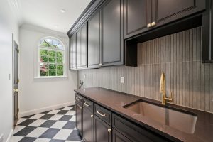42-web-or-mls-Founders Dr-2105-042